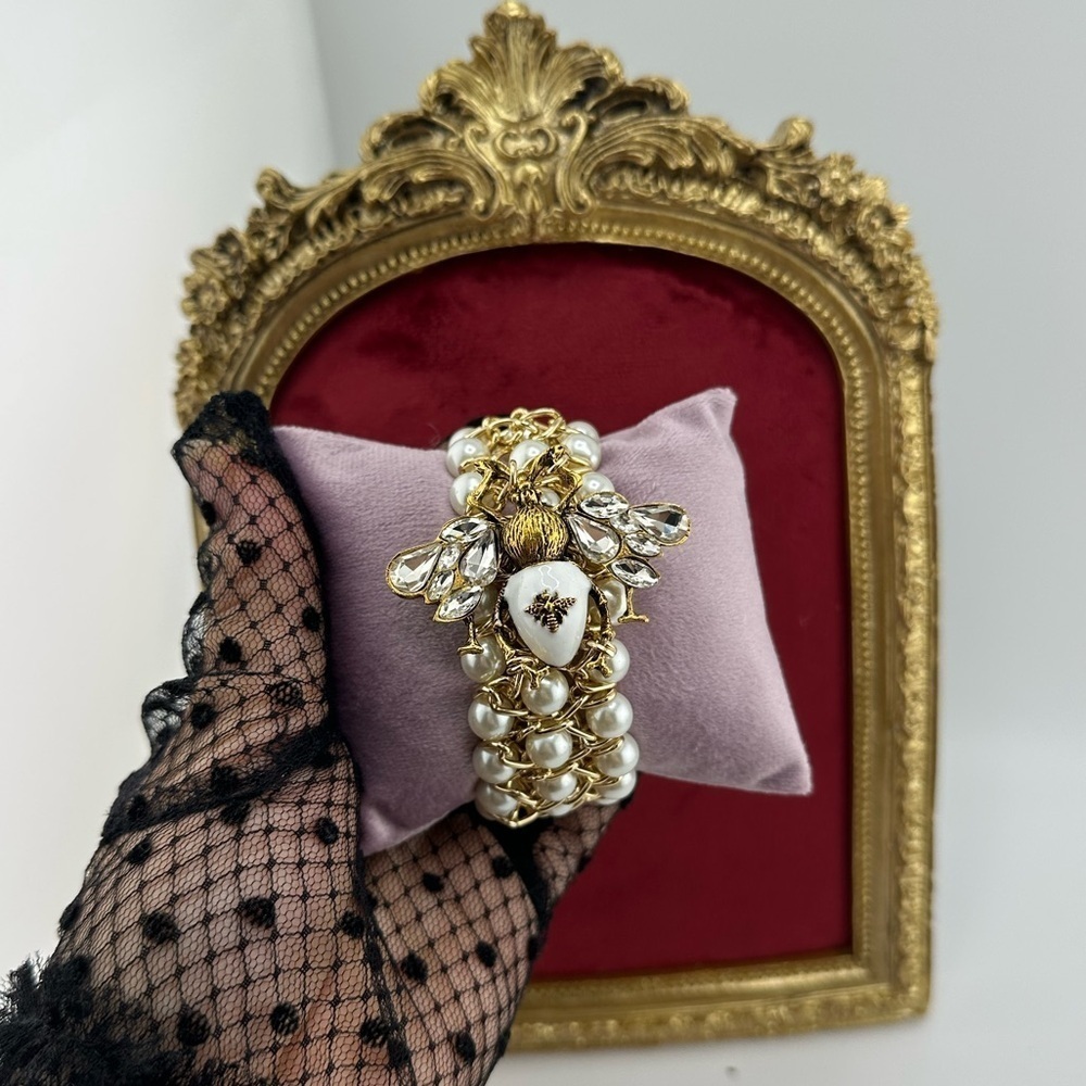 Vintage Luxury Honeybee Gold White Pearl Linked Bracelet